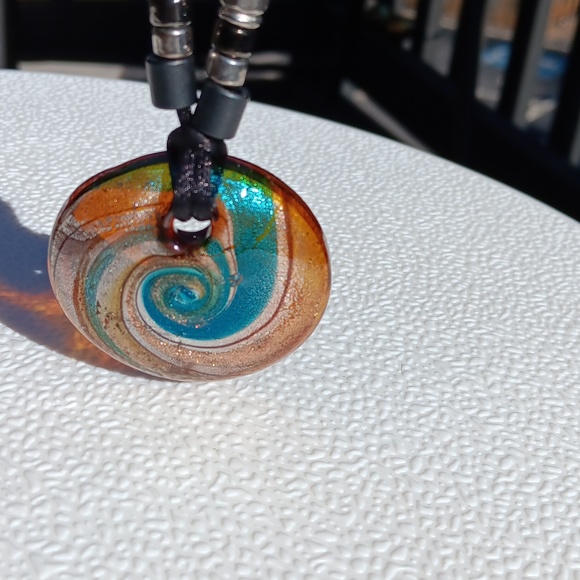 Multi Colored glass pendant beaded necklace - Picture 5 of 6